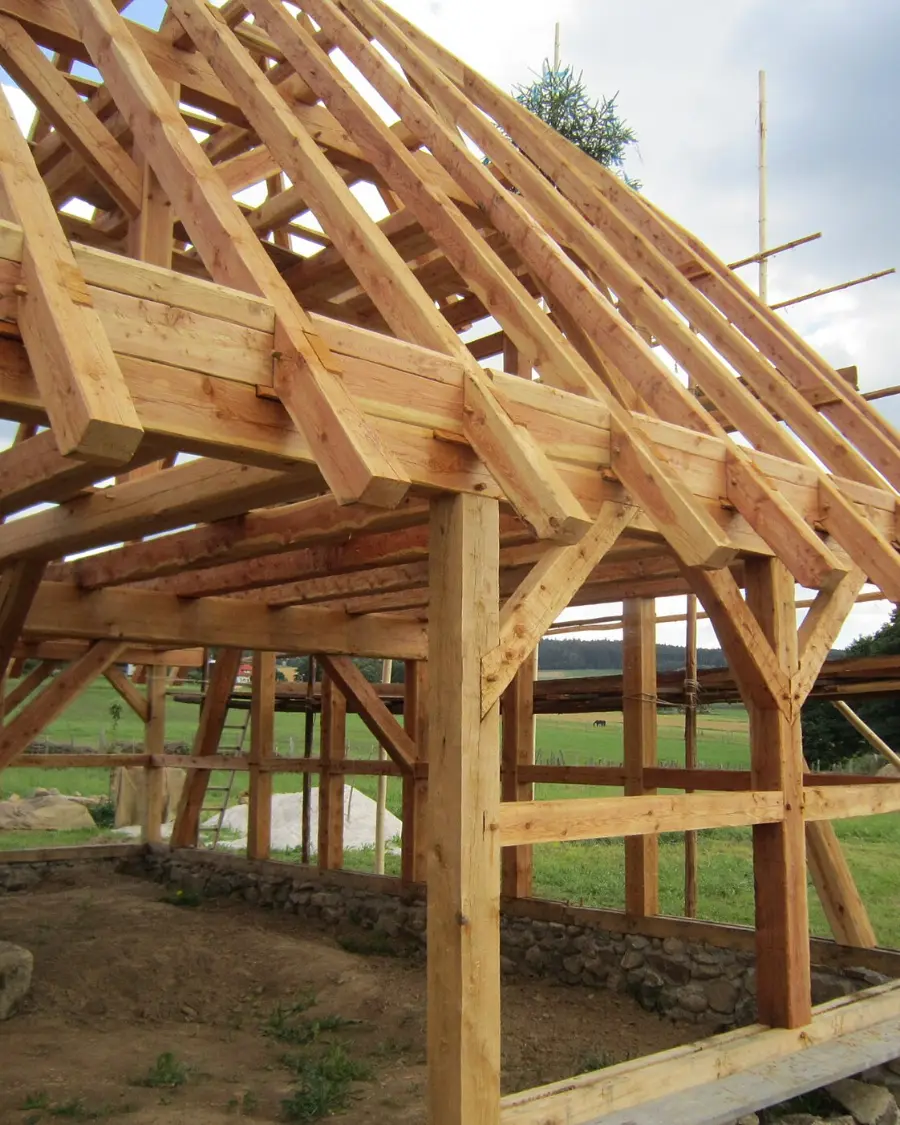 Nachgebautes hochmittelalterliches Holzhaus im Geschichtspark Bärnau